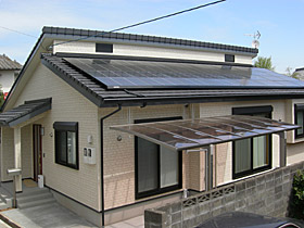 外観 太陽光パネル