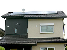 太陽光発電パネル設置、外装完了