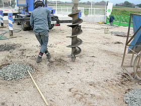 地盤改良「天然砕石パイル工法」