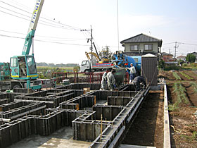 ベタ基礎立上りコンクリート打設状況