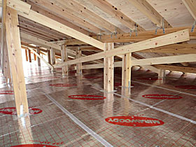 小屋裏遮熱材張
