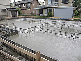 べた基礎底盤コンクリート打ち