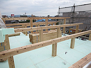 小屋裏断熱材100mm