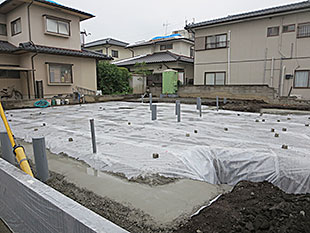 べた基礎底盤下防湿シート敷