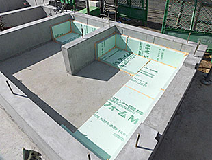 玄関内土間下 断熱