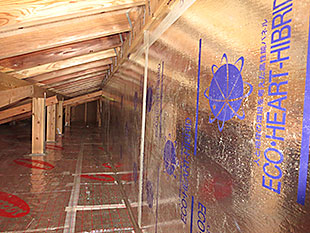 小屋裏断熱・遮熱処理1