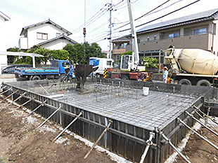 基礎 ベースコンクリート打設