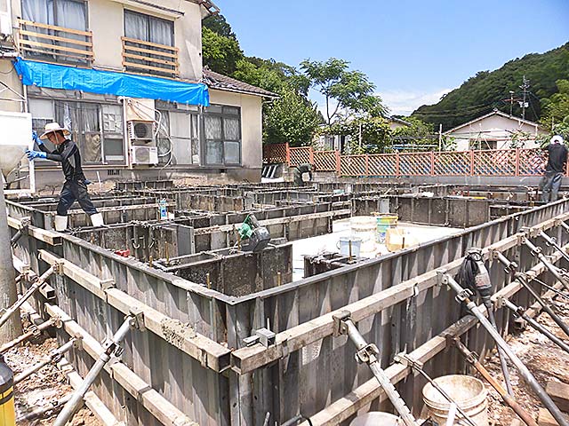 基礎立ち上がりコンクリート打設