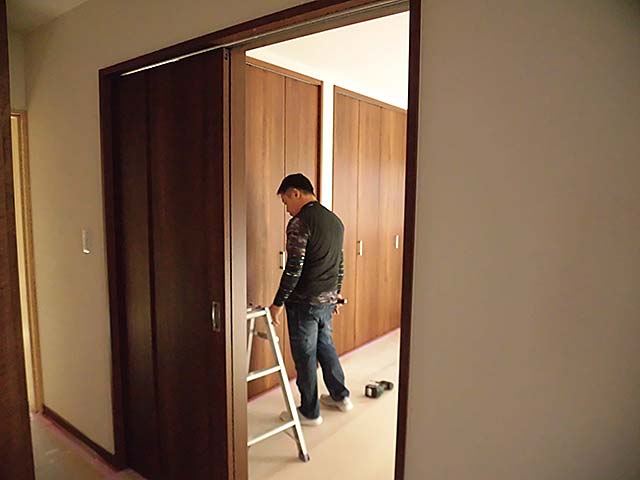 仕上げ 既成建具建込調整