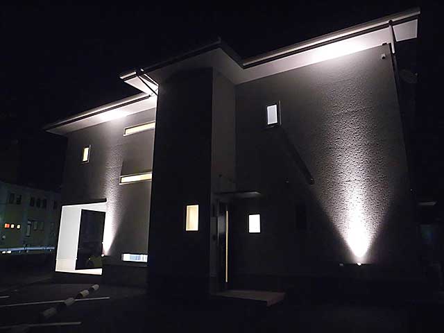 外観 夜1