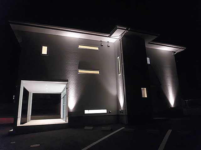 外観 夜2
