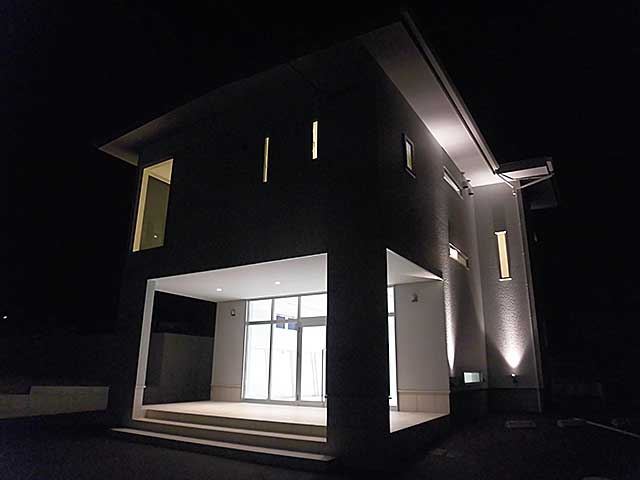外観 夜3