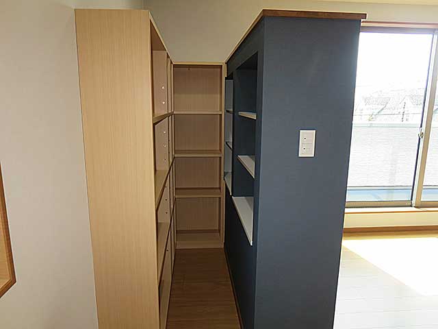 2階リビング収納棚