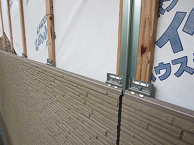 外壁通気金具施工