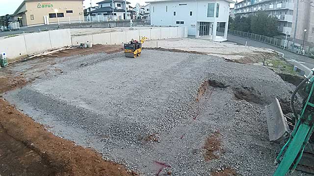 根伐り・砕石地業