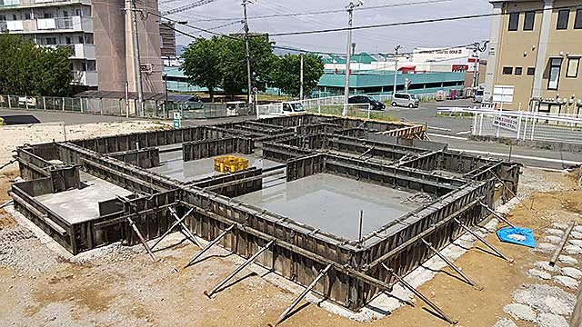 基礎立上りコン打設