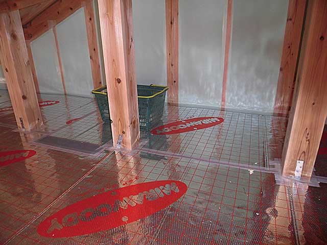 小屋裏 壁充填断熱